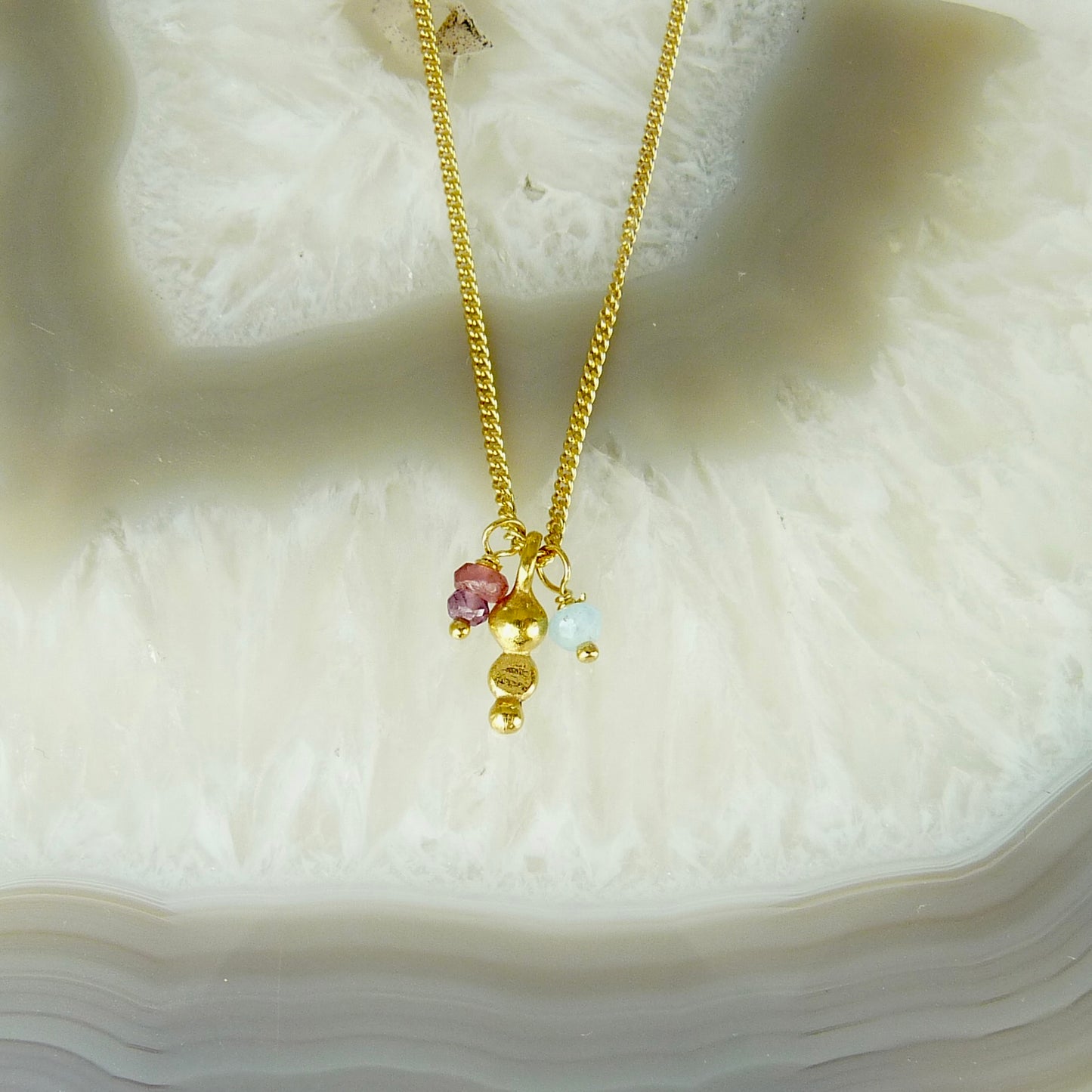 Leilah Granulation Delicate necklace with gemstones