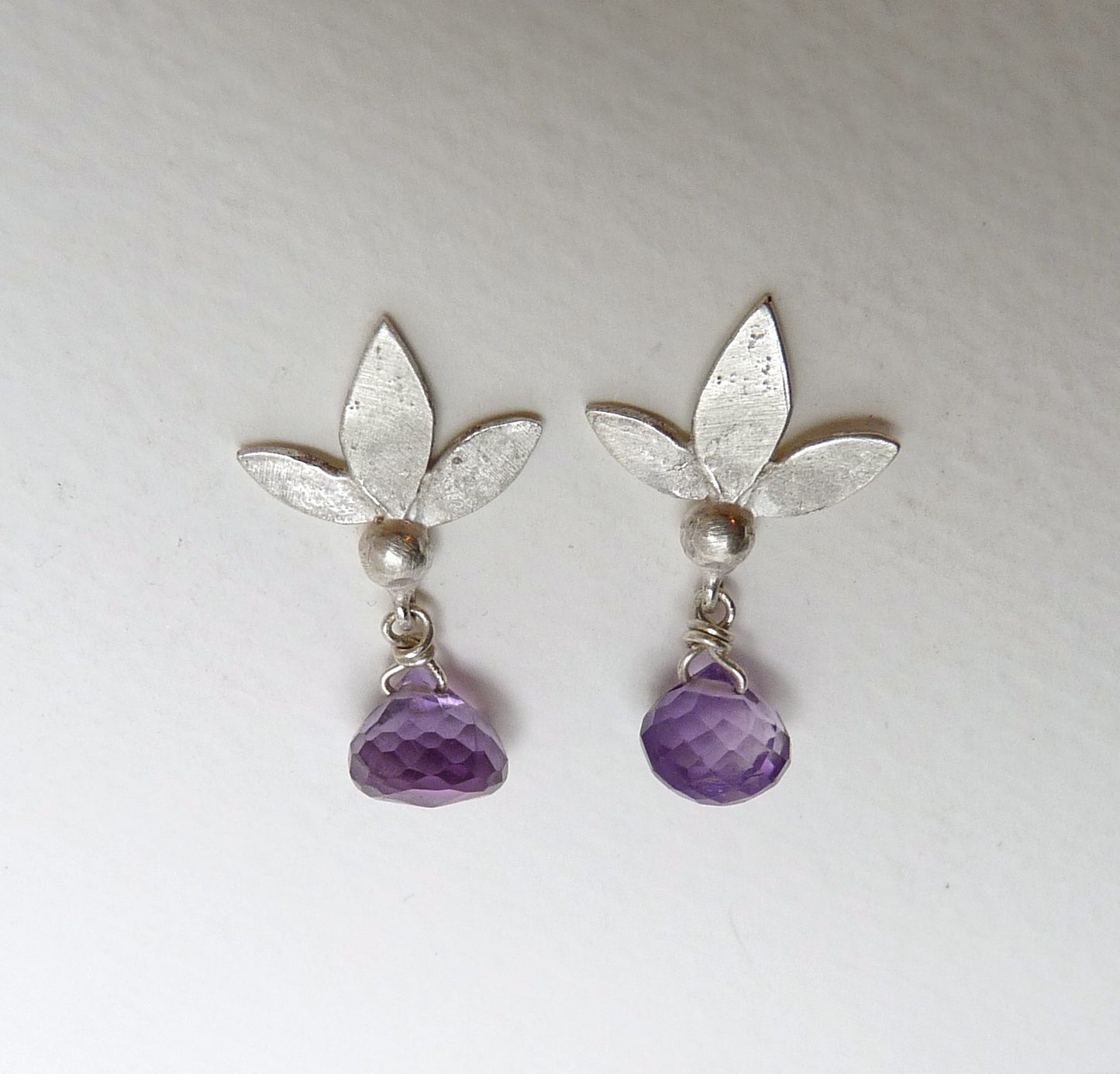 Ami Leaf Stud Earrings With Gemstone