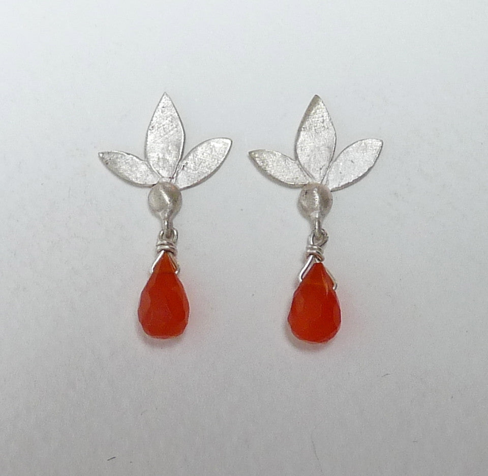 Ami Leaf Stud Earrings With Gemstone