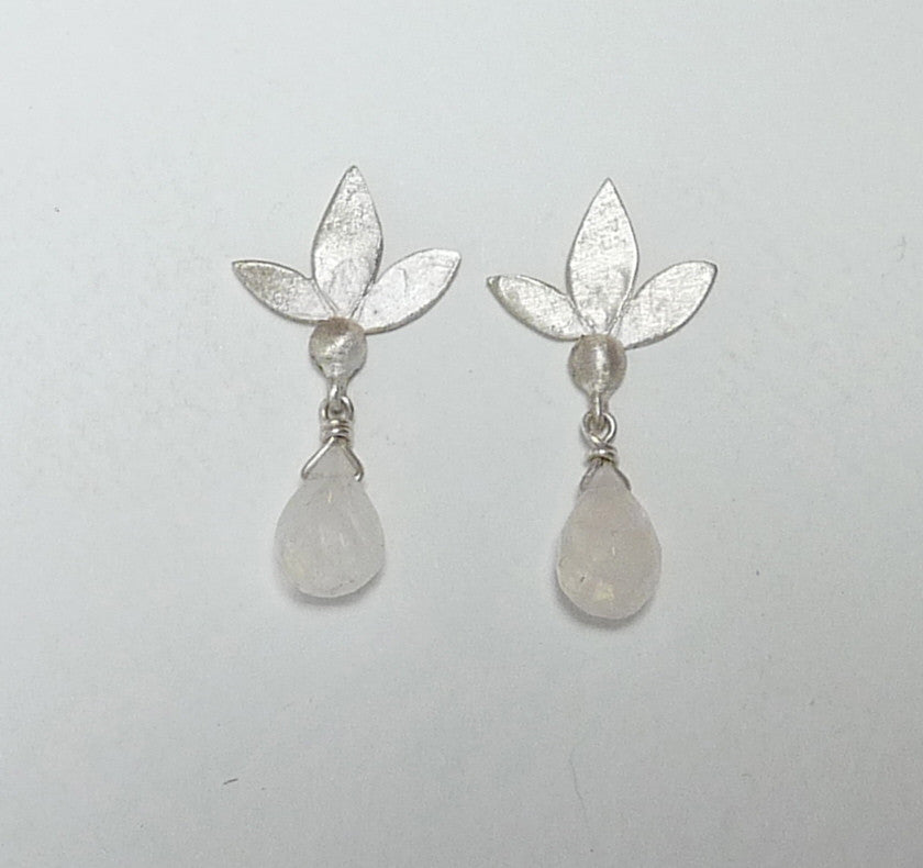 Ami Leaf Stud Earrings With Gemstone