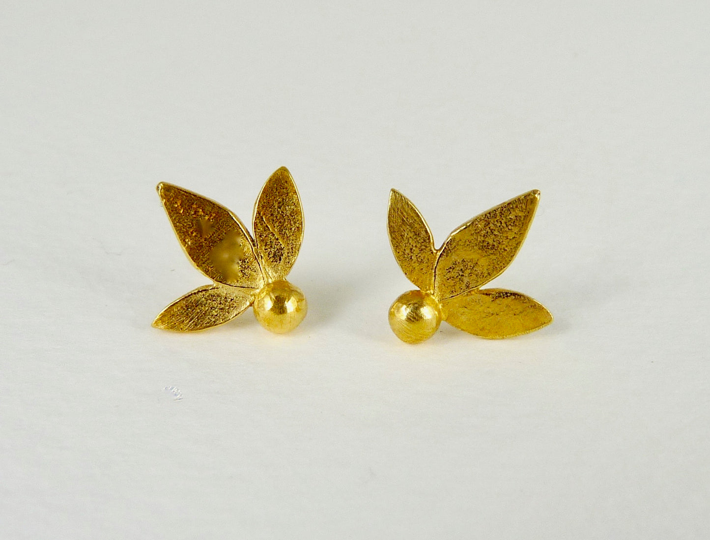 Ami leaf studs gold plated