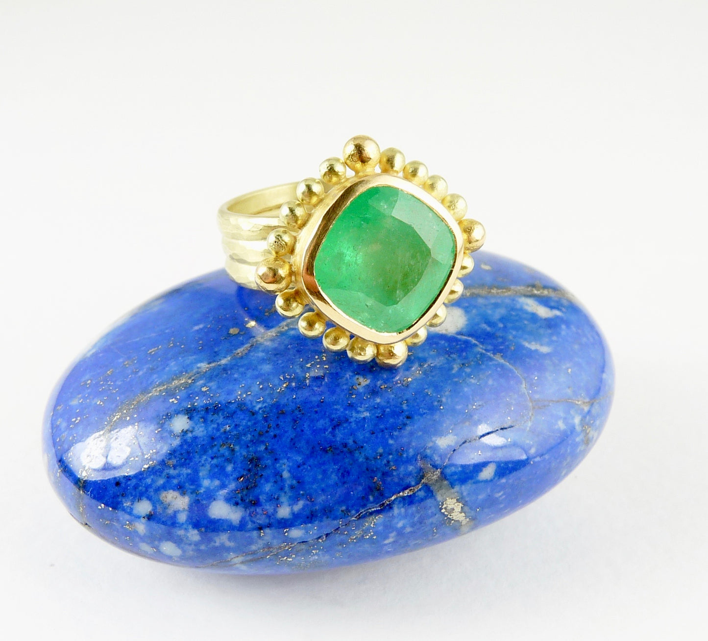 Columbian Emerald Courtesan Ring