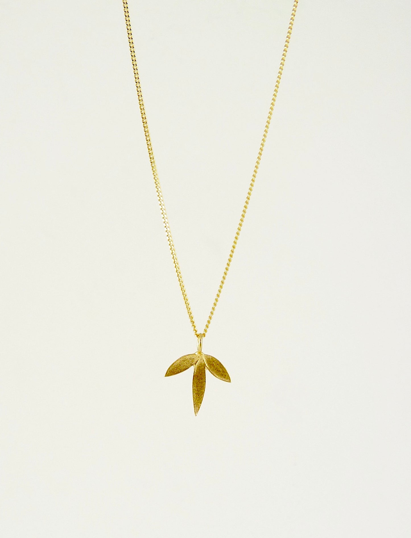 Claudia Flower Necklace