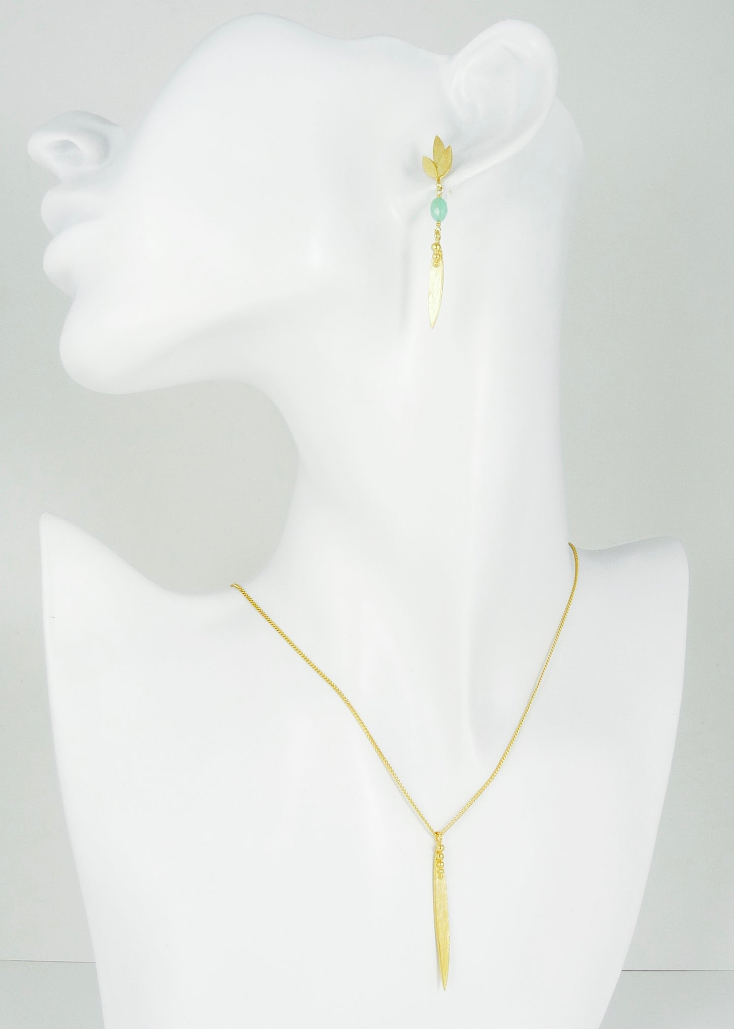Medium Madeleine Leaf Necklace