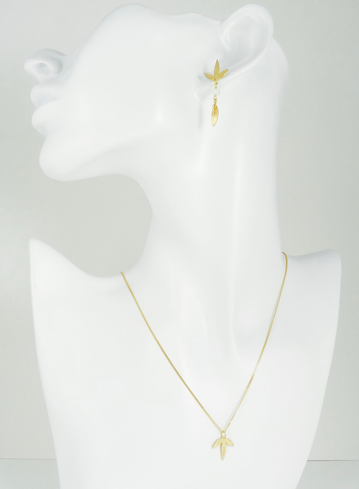 Claudia Flower Necklace