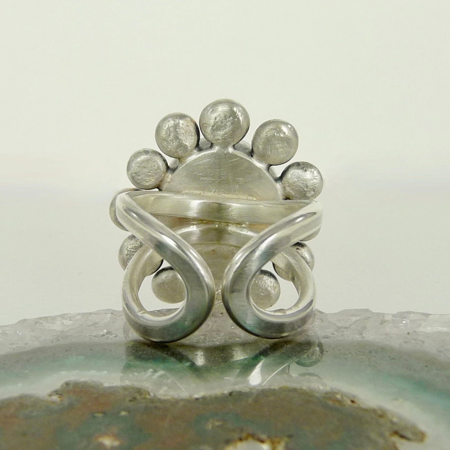 Giant Operculum Courtesan Ring