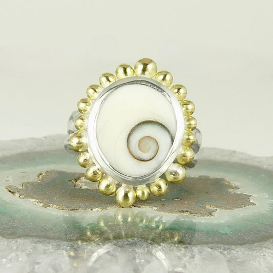 Operculum Shell Courtesan Ring