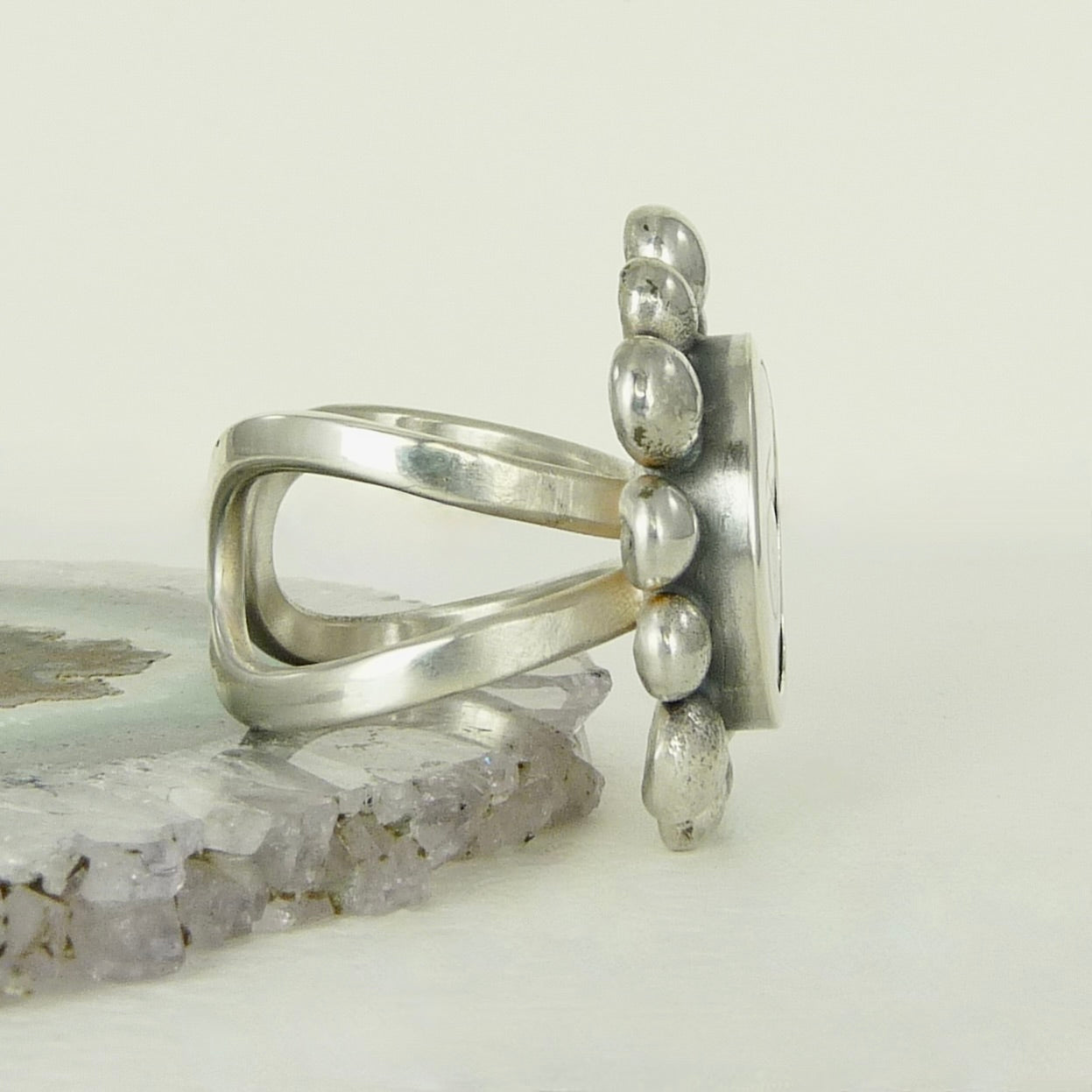 Giant Operculum Courtesan Ring
