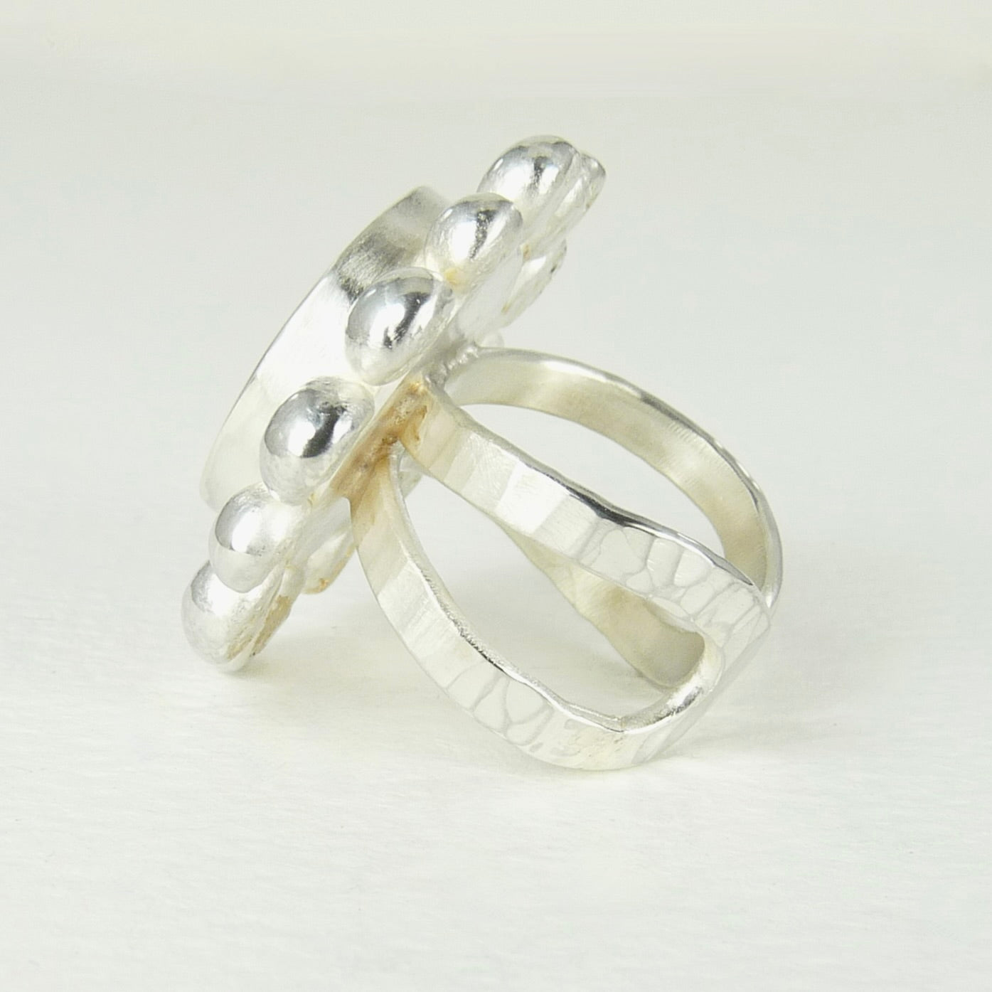 Giant Courtesan Ring With Operculum And Silver