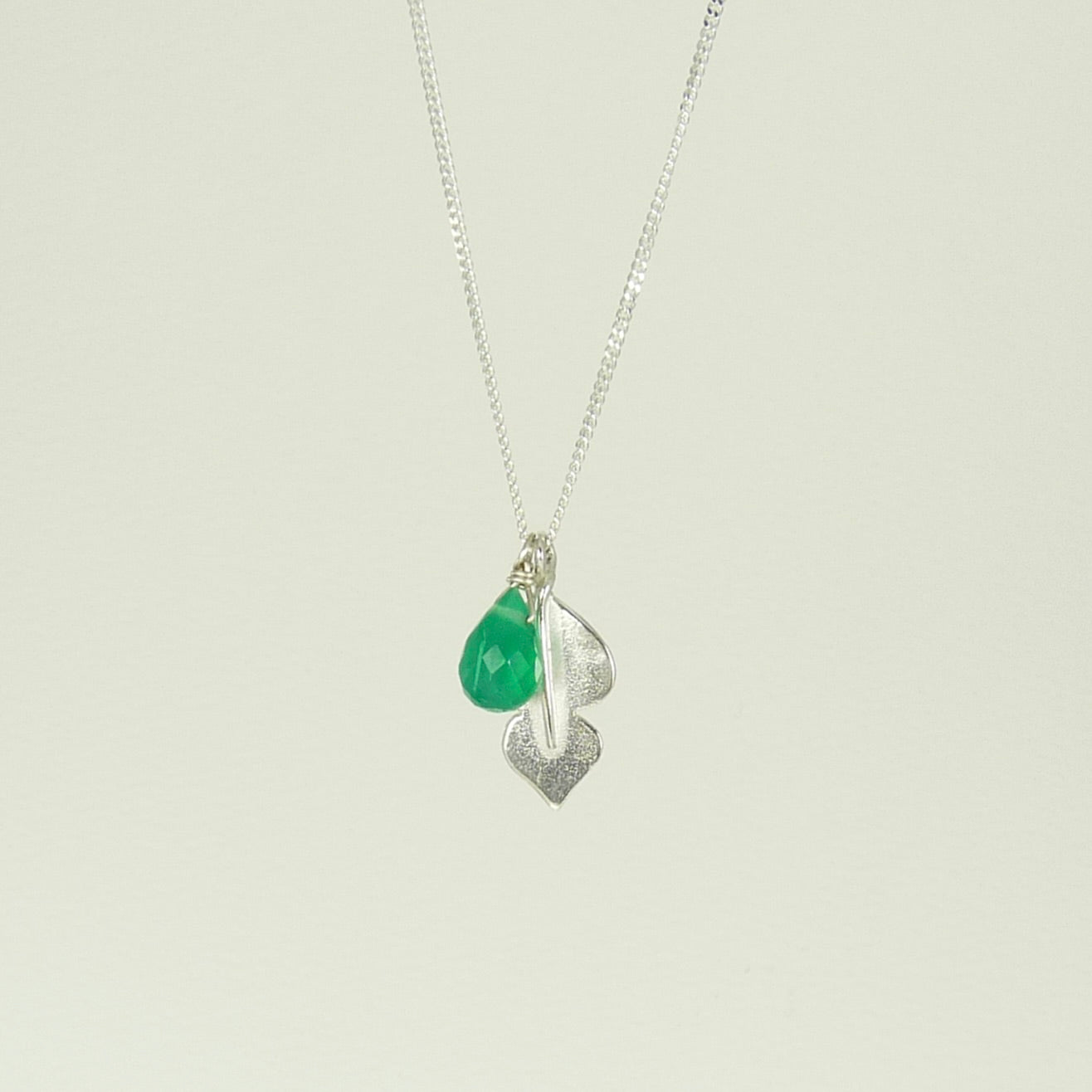 Single Temple Pendant Necklace