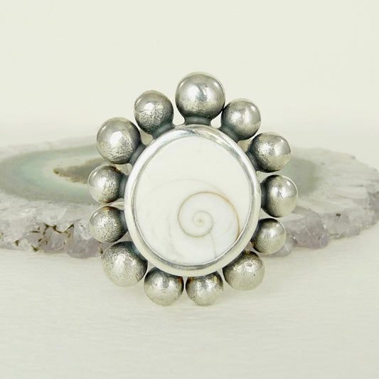 Giant Operculum Courtesan Ring