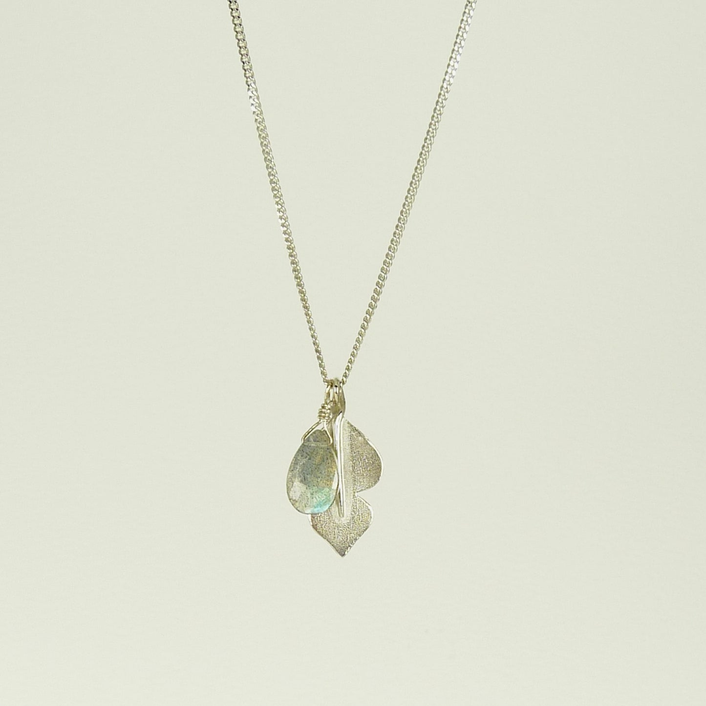 Single Temple Pendant Necklace