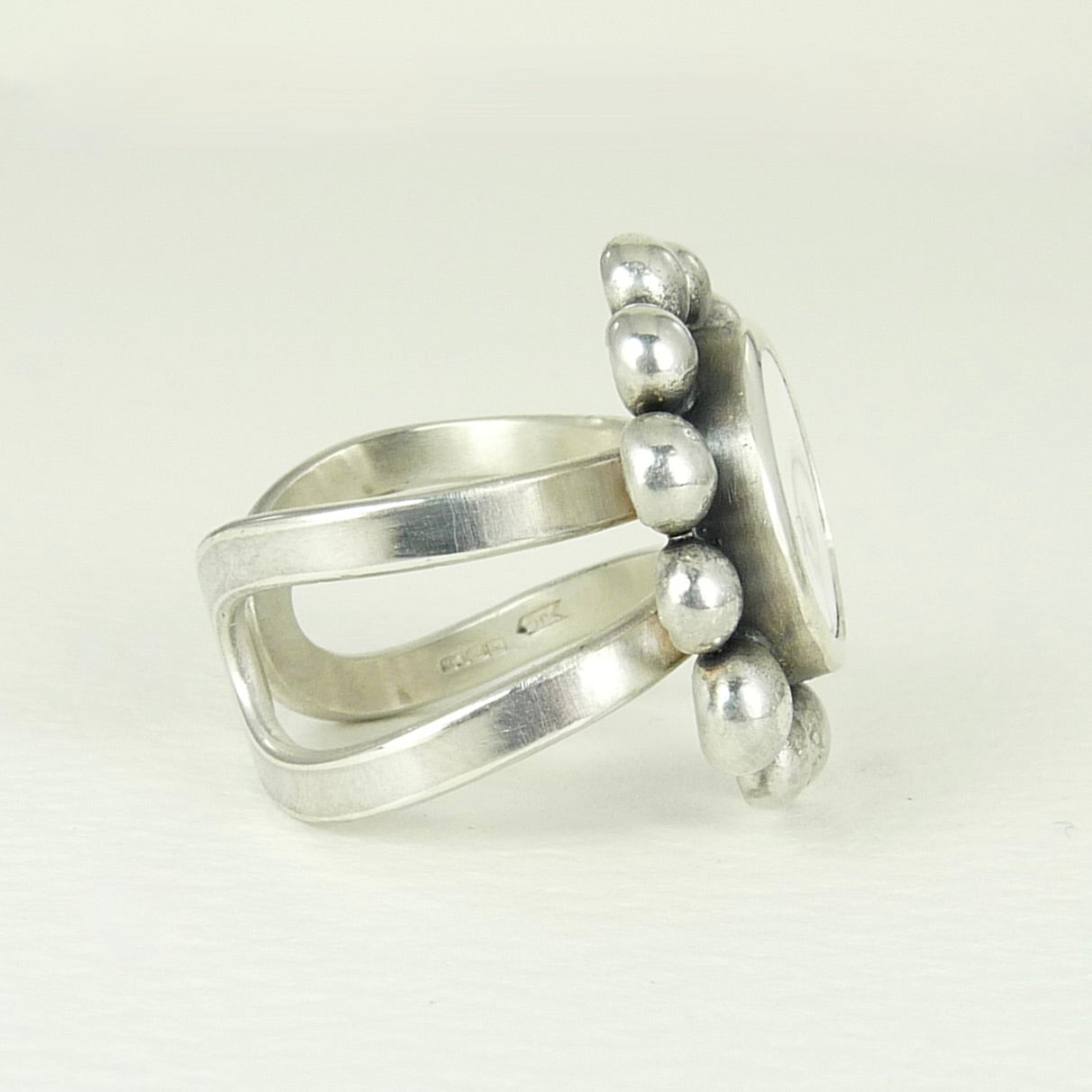 Big Courtesan Operculum Silver Ring