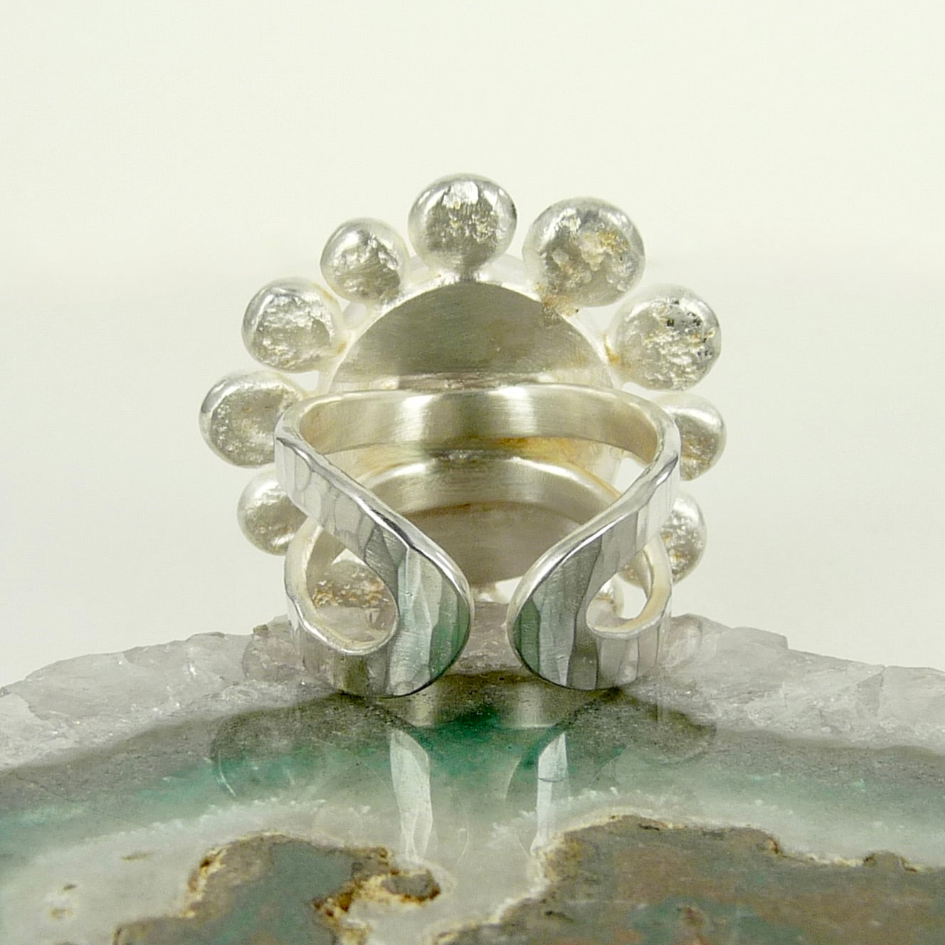 Giant Courtesan Ring With Operculum And Silver