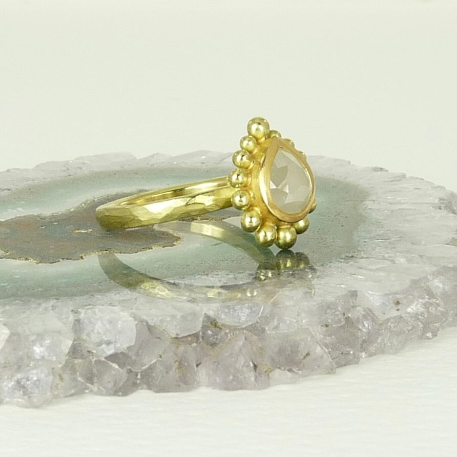 Pearly Cream Diamond Courtesan Ring
