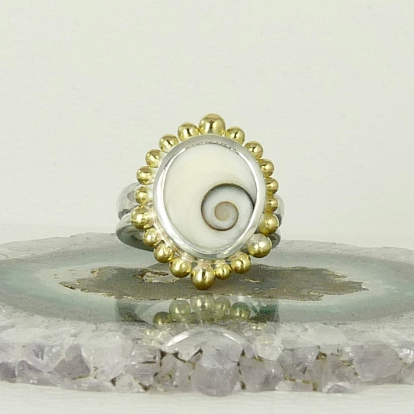 Operculum Shell Courtesan Ring