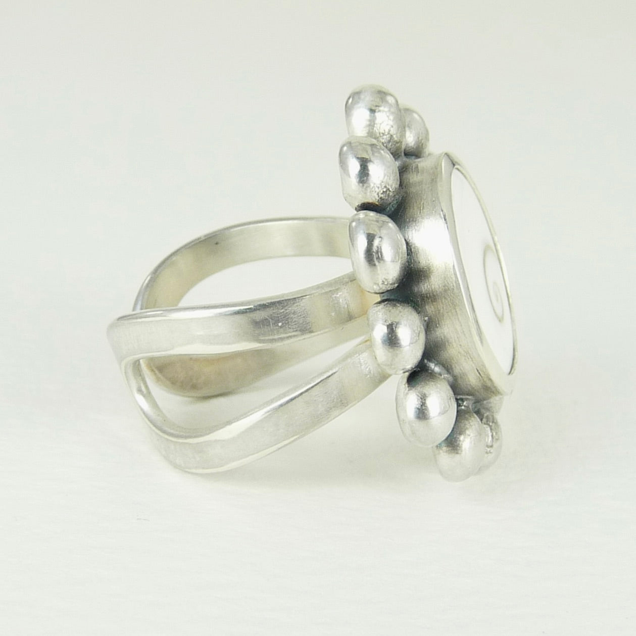 Big Courtesan Operculum Ring