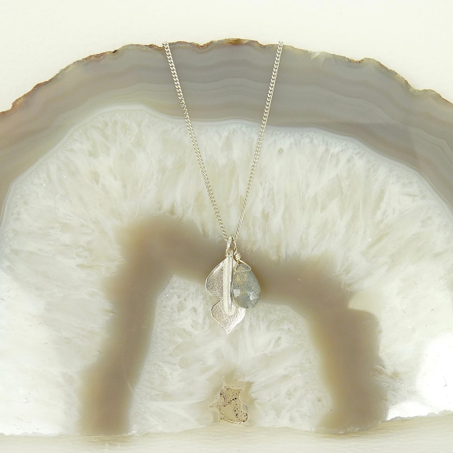 Single Temple Pendant Necklace