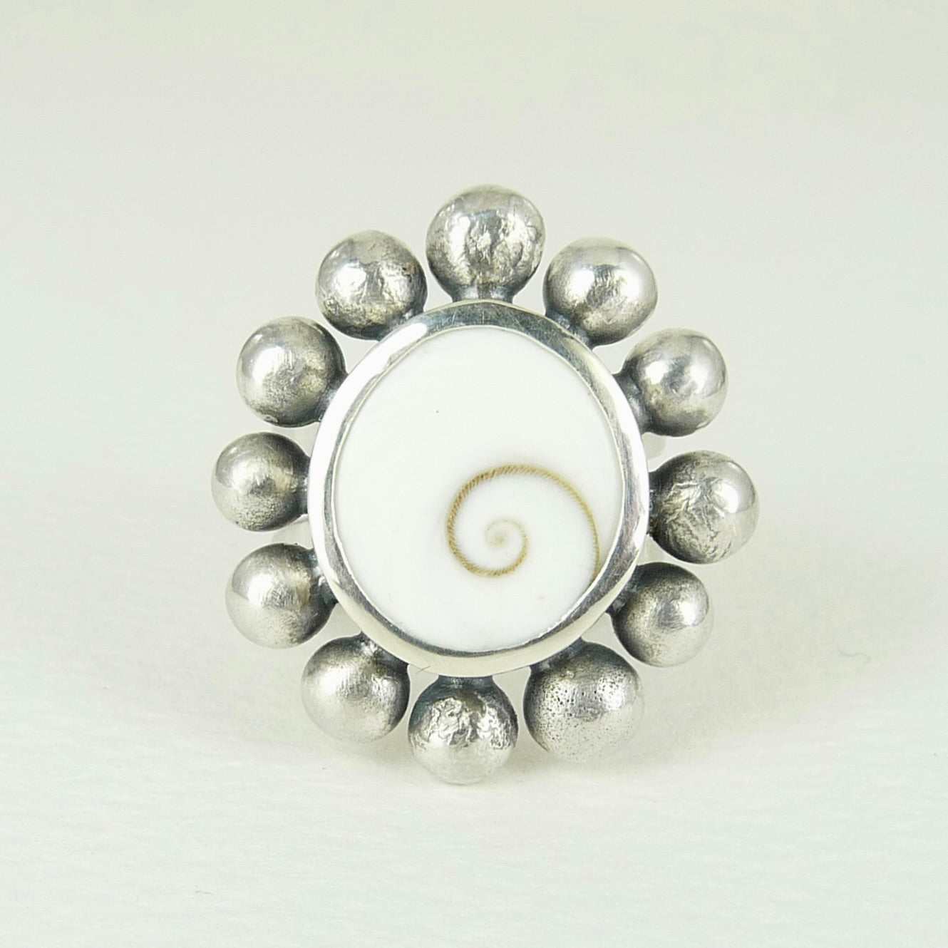 Big Courtesan Operculum Ring