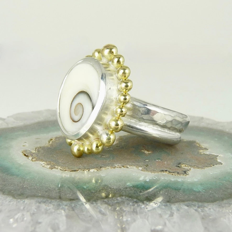 Operculum Shell Courtesan Ring