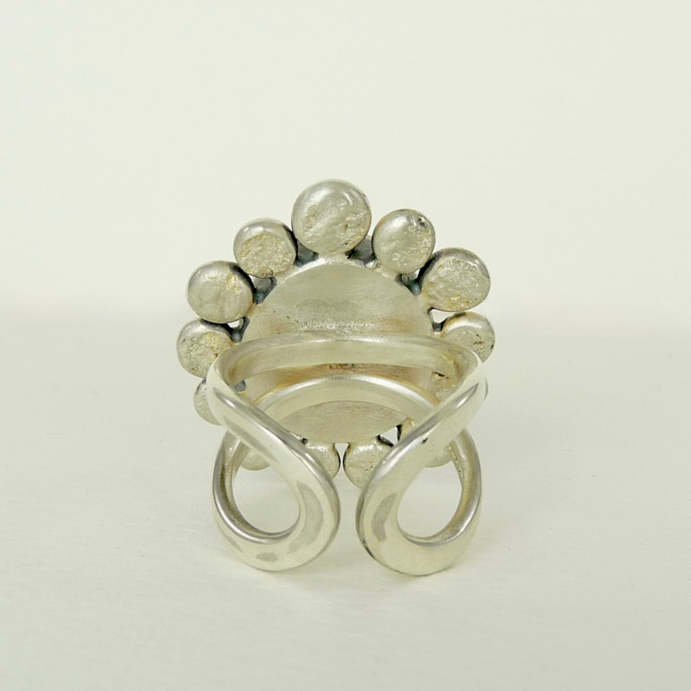 Giant Operculum Courtesan Ring