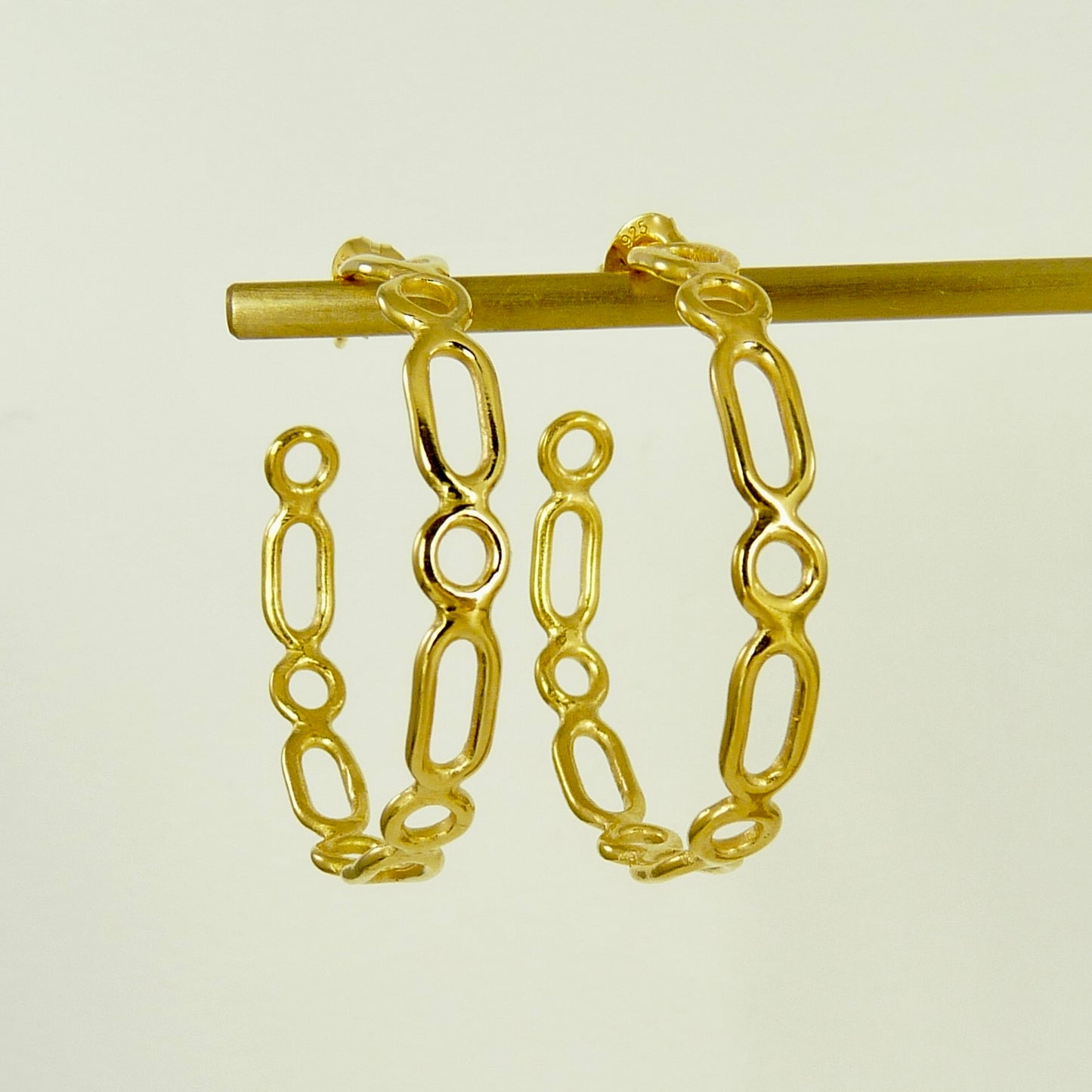 Zee Medium Hoops