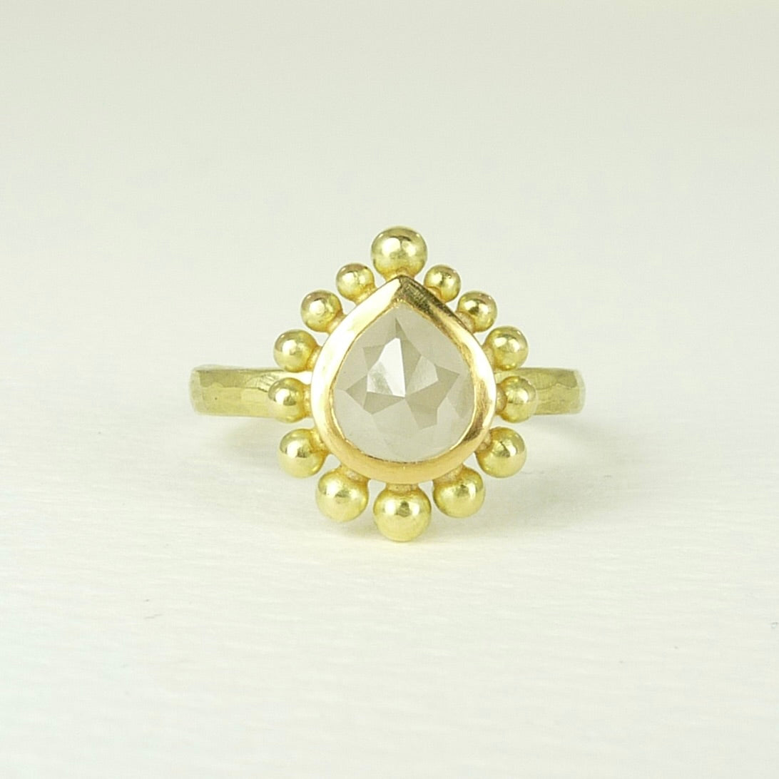 Pearly Cream Diamond Courtesan Ring