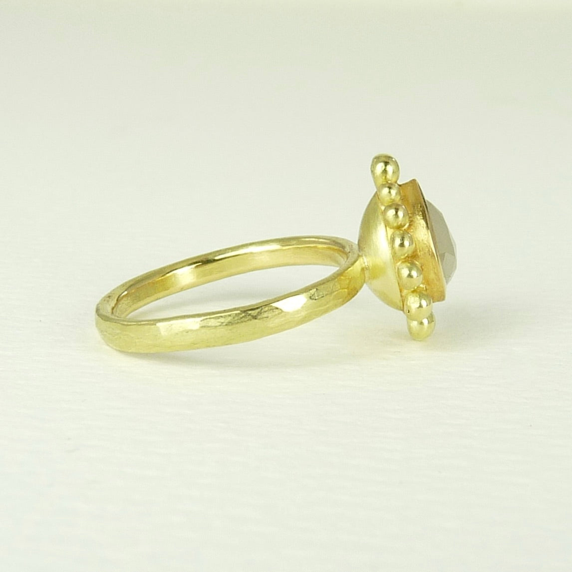 Pearly Cream Diamond Courtesan Ring