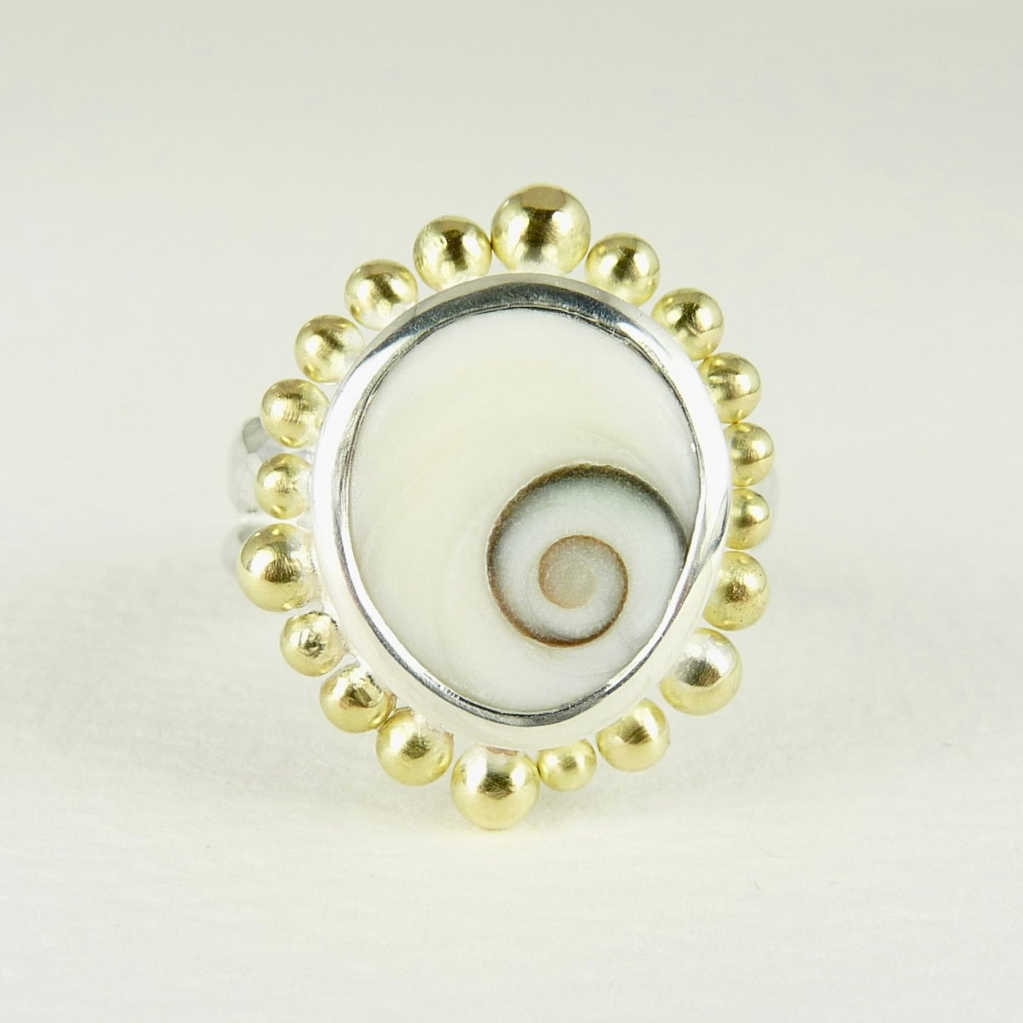Operculum Shell Courtesan Ring