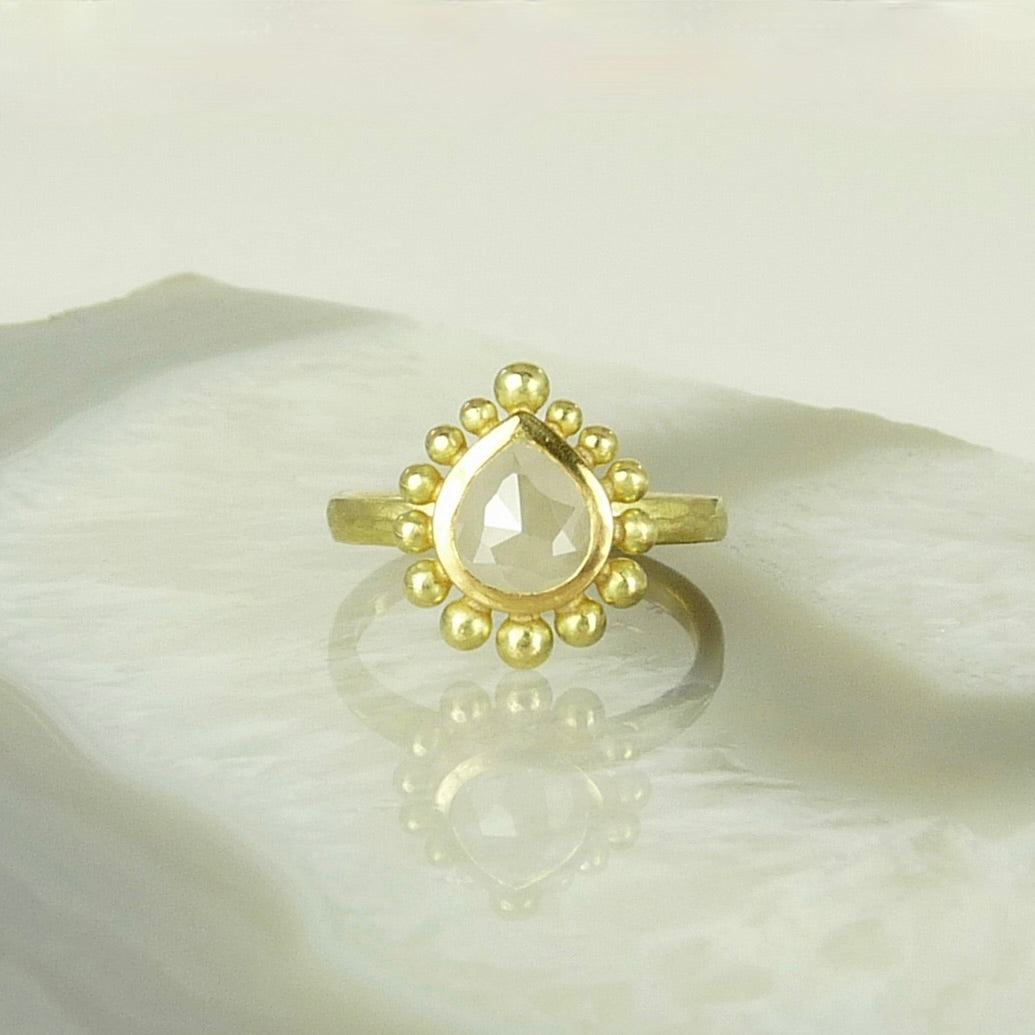 Pearly Cream Diamond Courtesan Ring