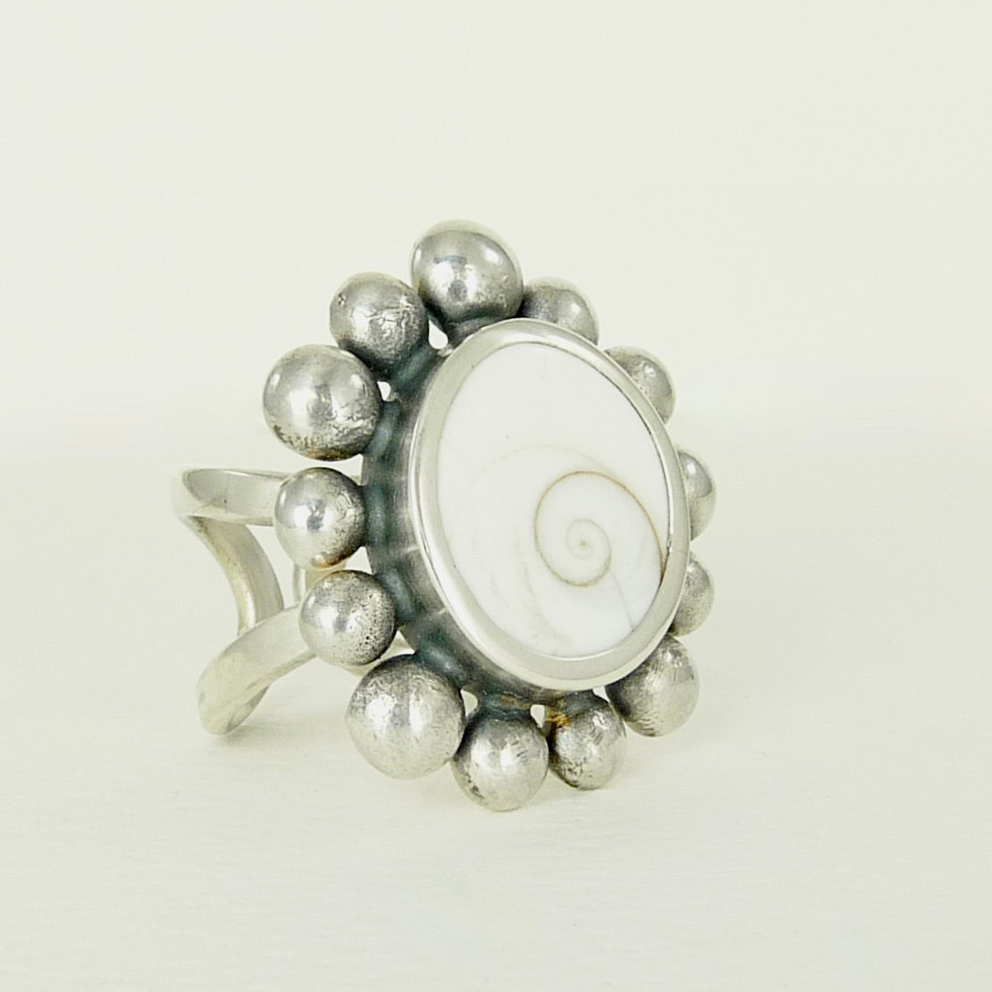 Giant Operculum Courtesan Ring