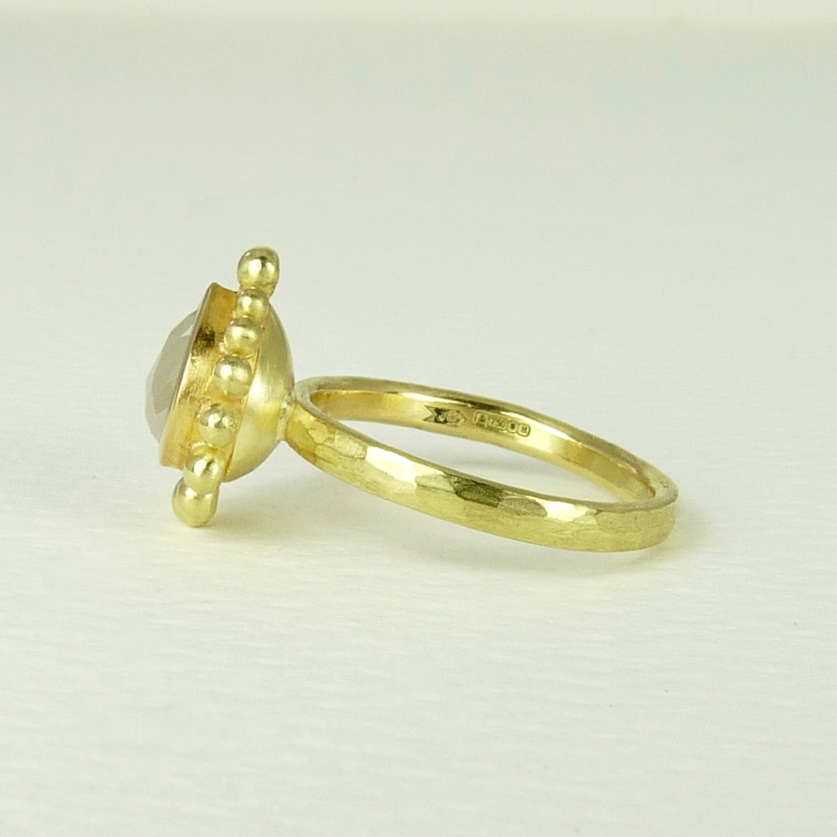Pearly Cream Diamond Courtesan Ring