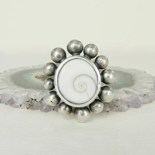 Giant Operculum Courtesan Ring