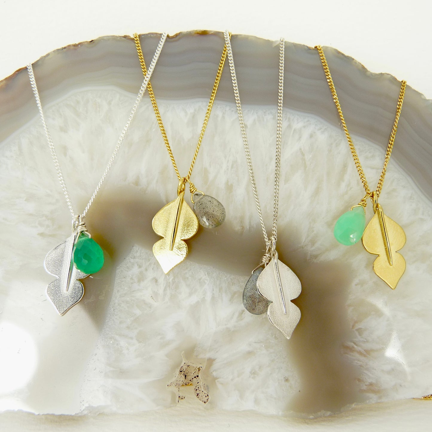 Single Temple Pendant Necklace