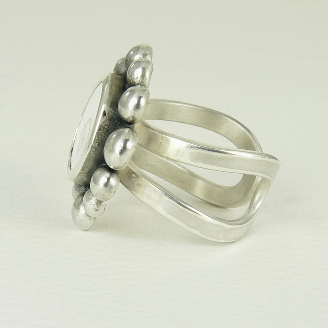 Big Courtesan Operculum Silver Ring