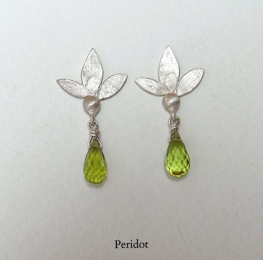 Ami Leaf Stud Earrings With Gemstone