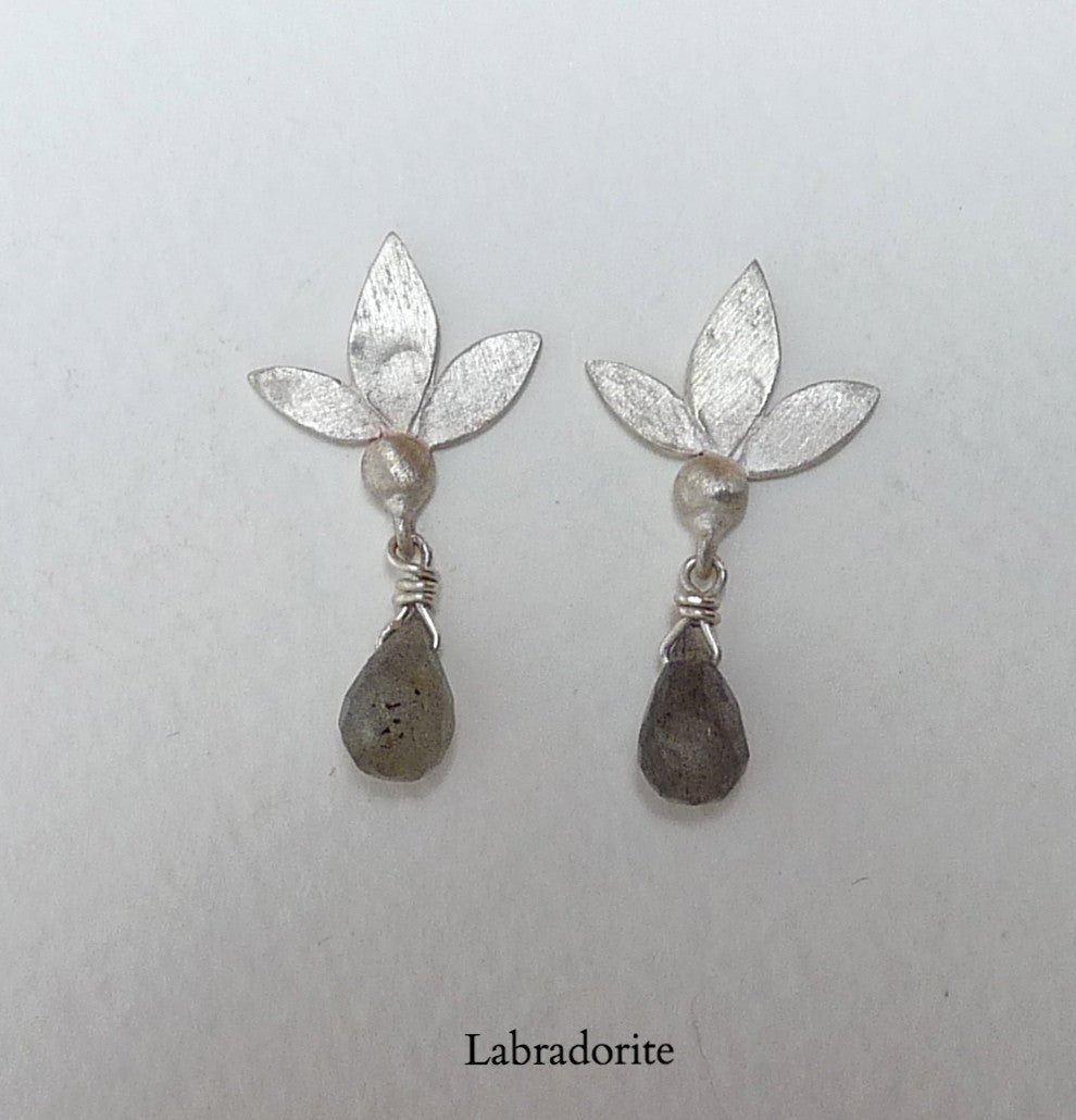 Ami Leaf Stud Earrings With Gemstone