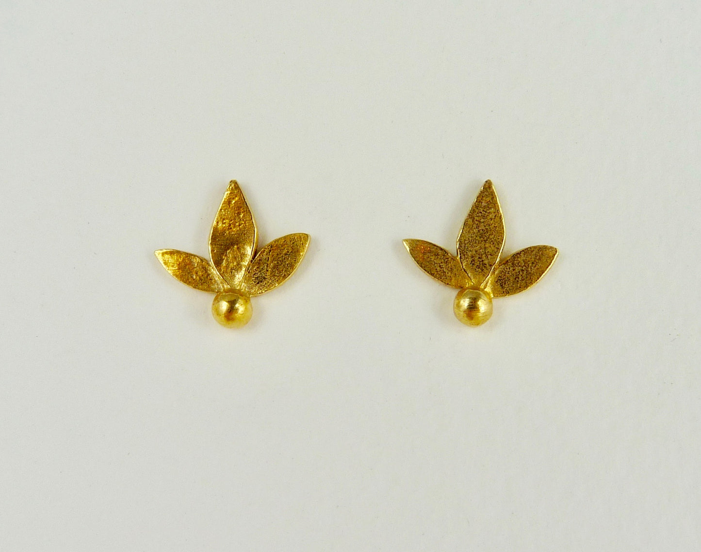 Ami leaf studs gold plated