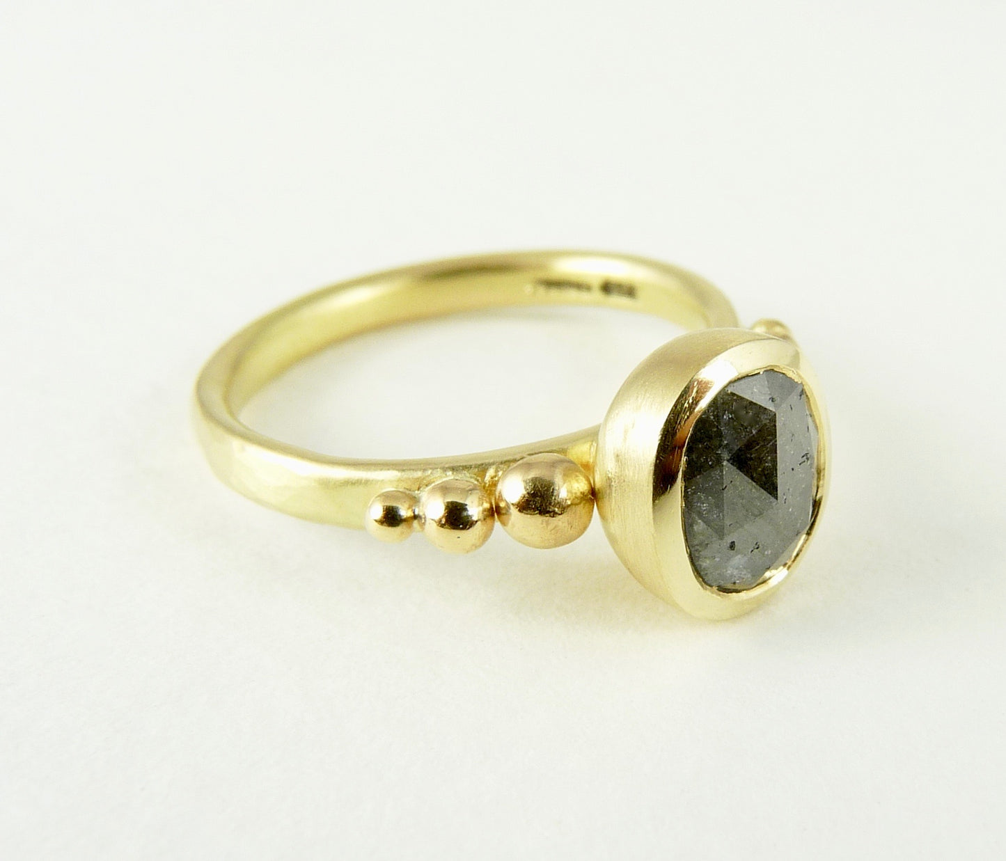 Salt And Pepper Granulation Ring