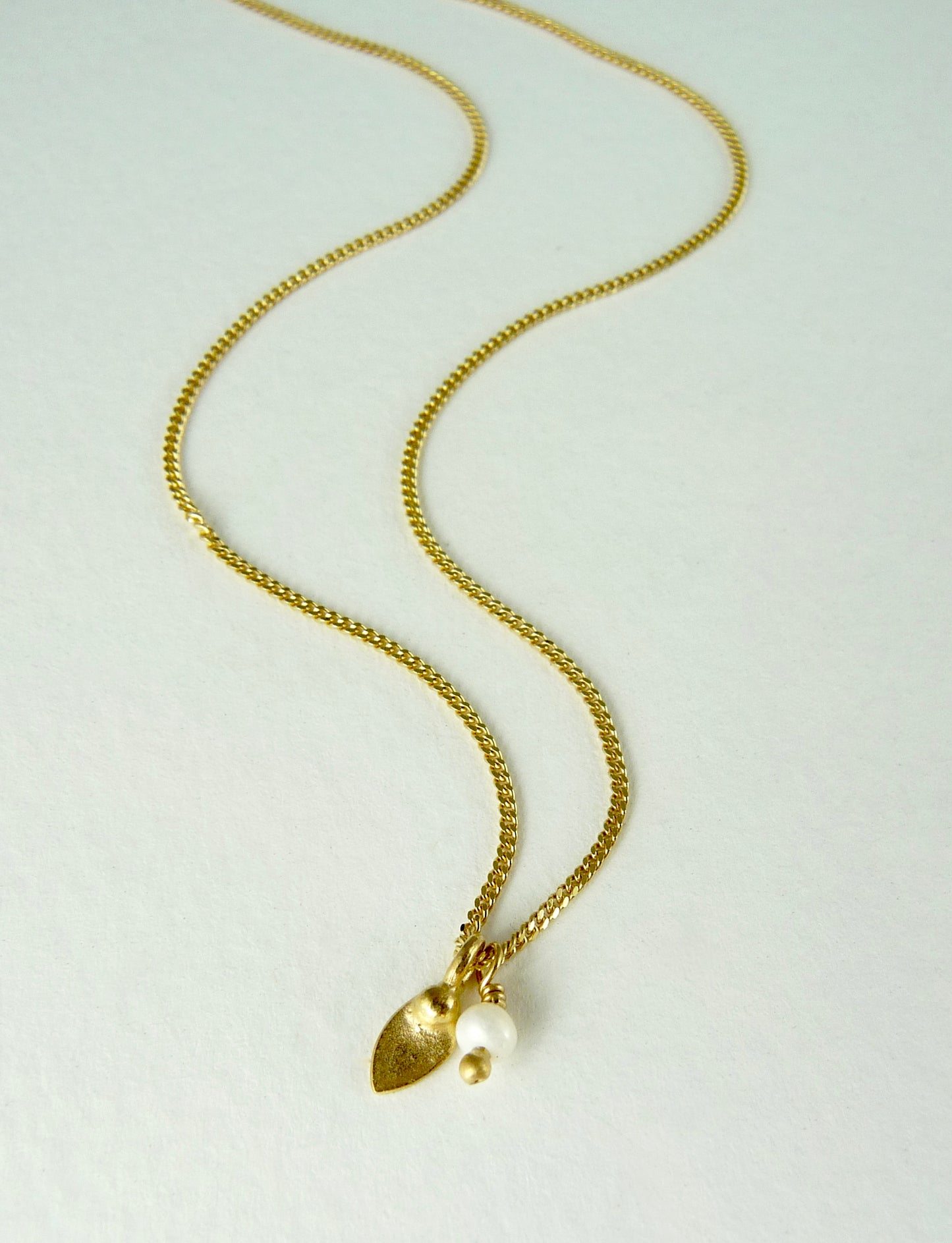 Delicate Mimi Necklace with Pearl